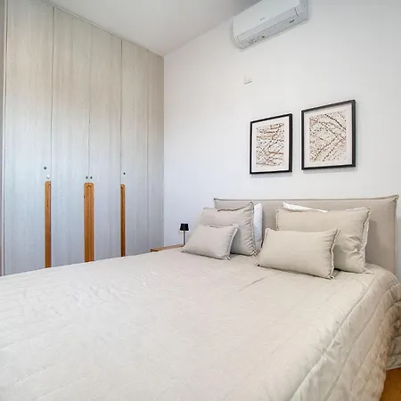 Prestige 402 1 Bed Apartment *